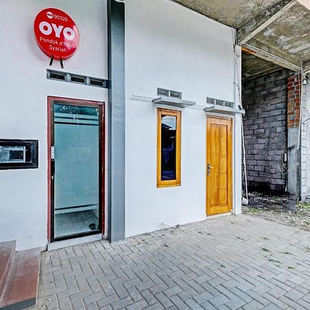 Oyo 90325 Pondok Dnayu Syariah Jarakan Luaran gambar